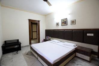 Hotel Deluxe Plaza, Agra 2